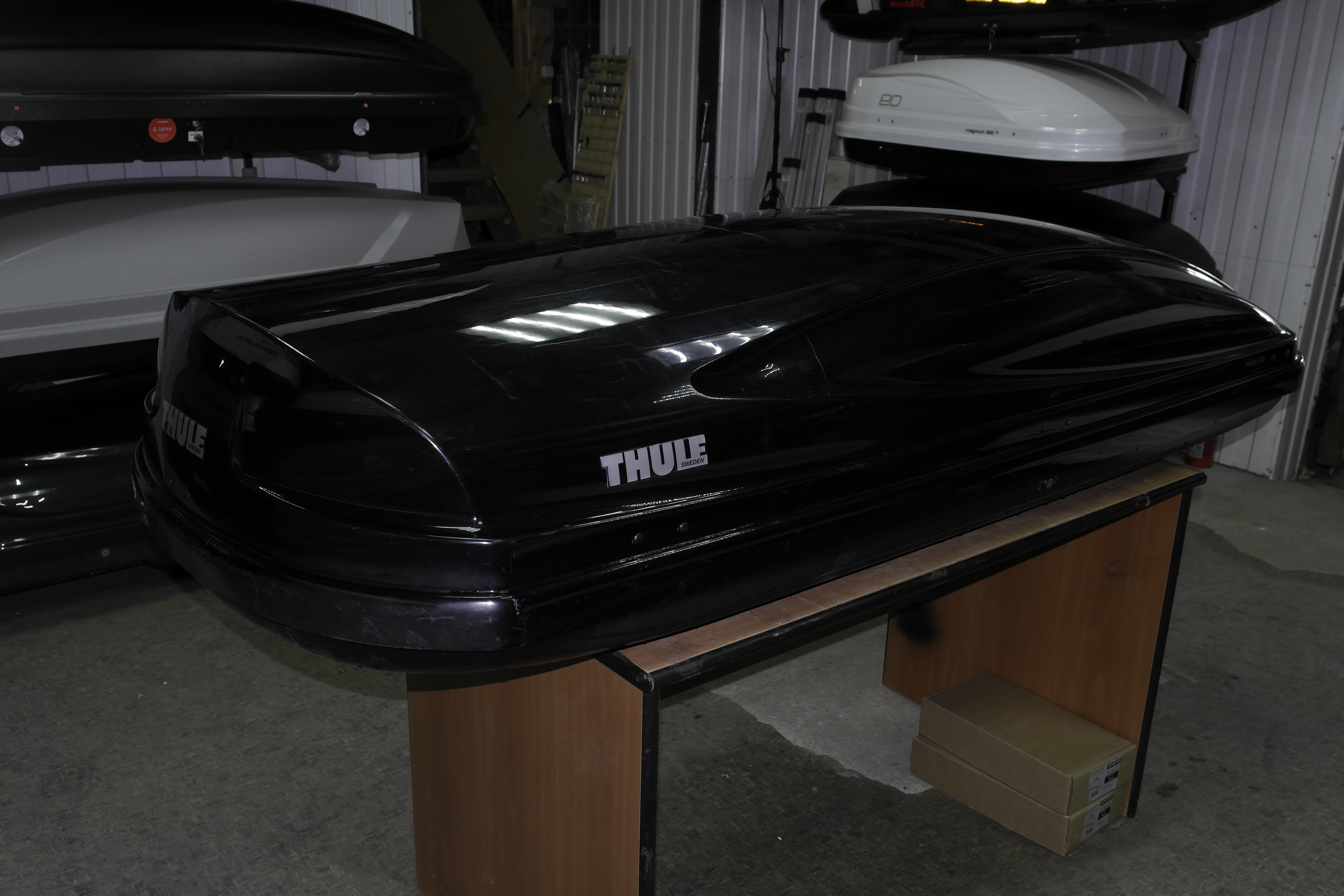 Автобокс Thule Atlantis 900 чёрный глянцевый Б/У