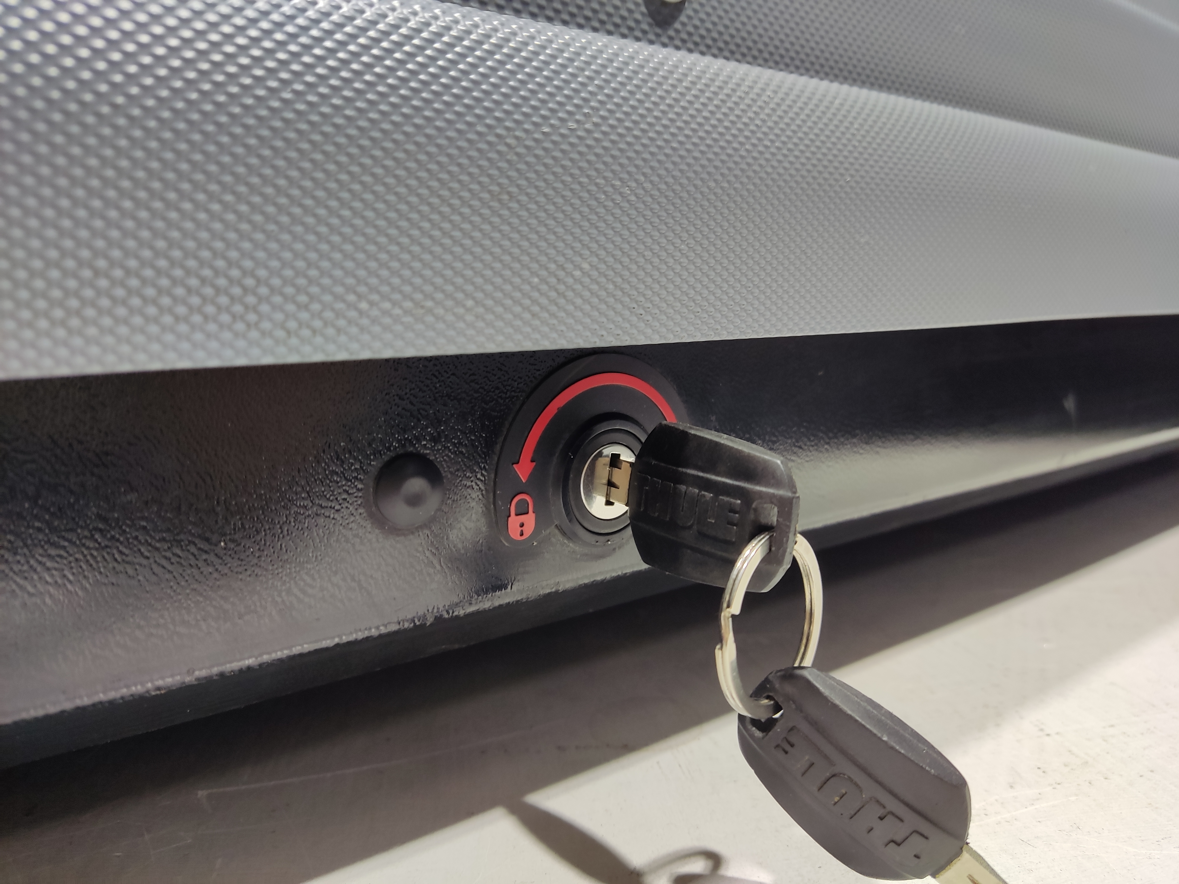 Автобокс Thule Touring 780 серый матовый Б/У