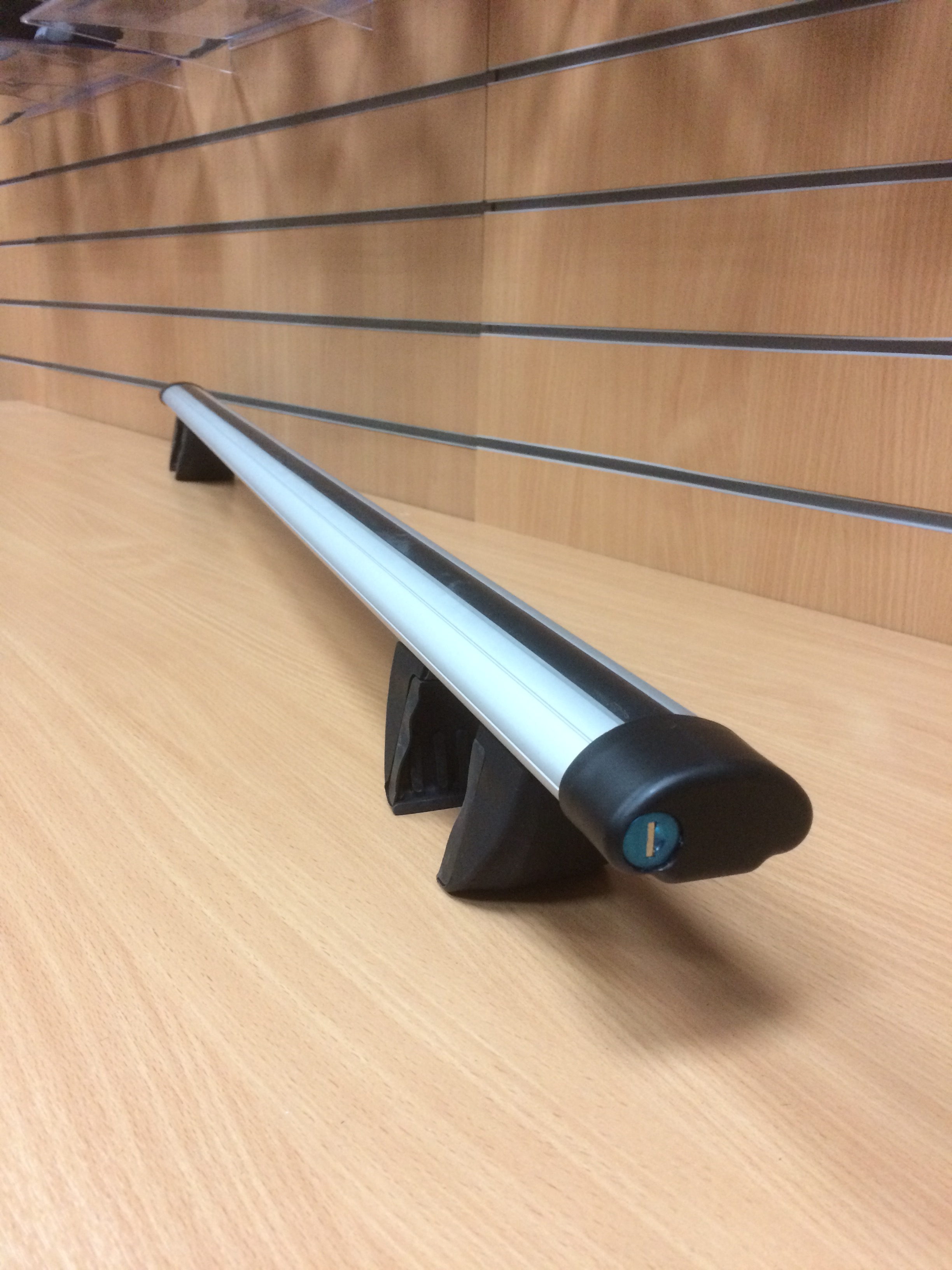 Багажник INTER на крышу автомобиля Renault Duster с 2015 г. аэродинамический (с замком)