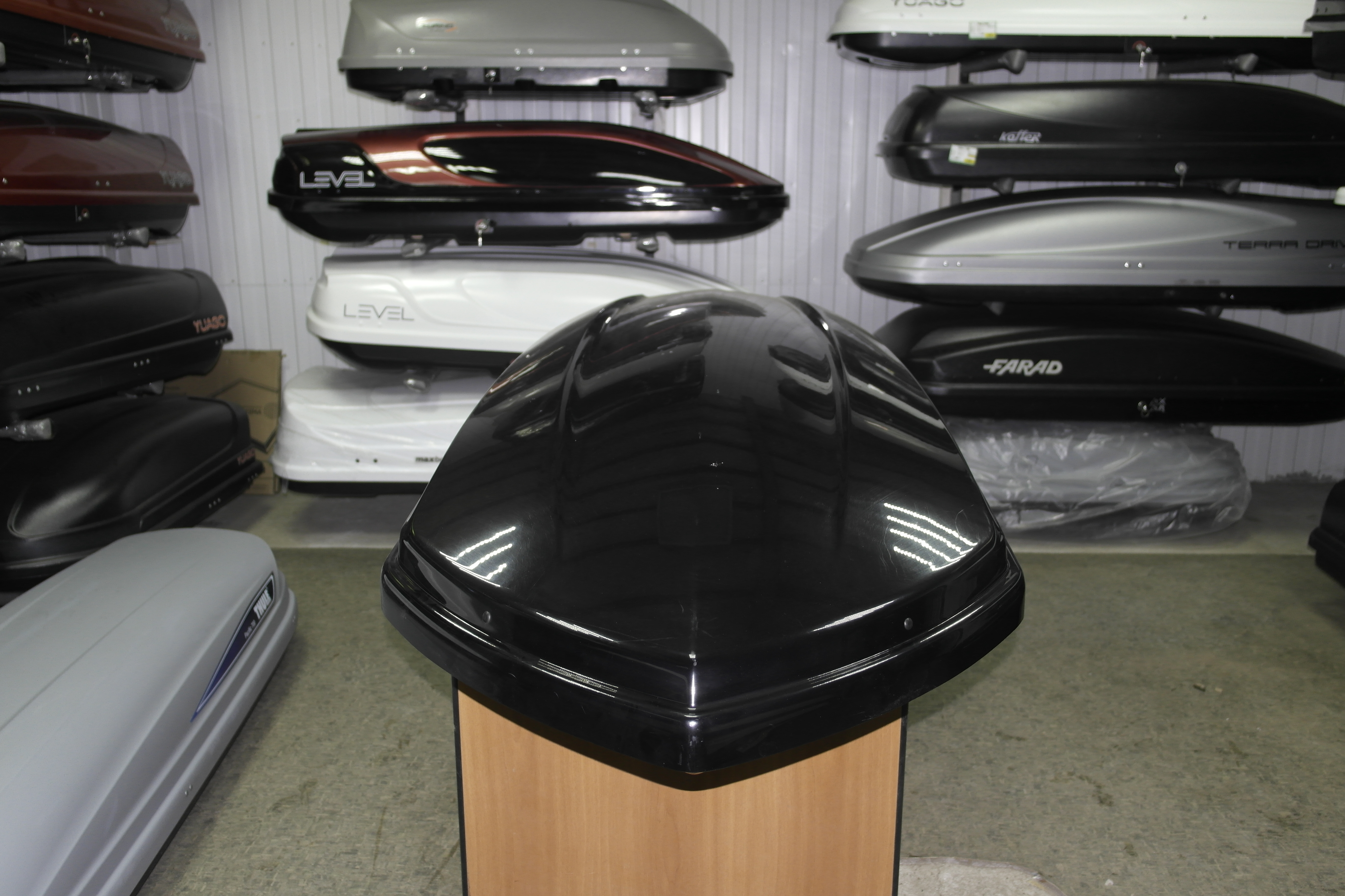 Автобокс Thule Dynamic 900 чёрный глянец Б/У