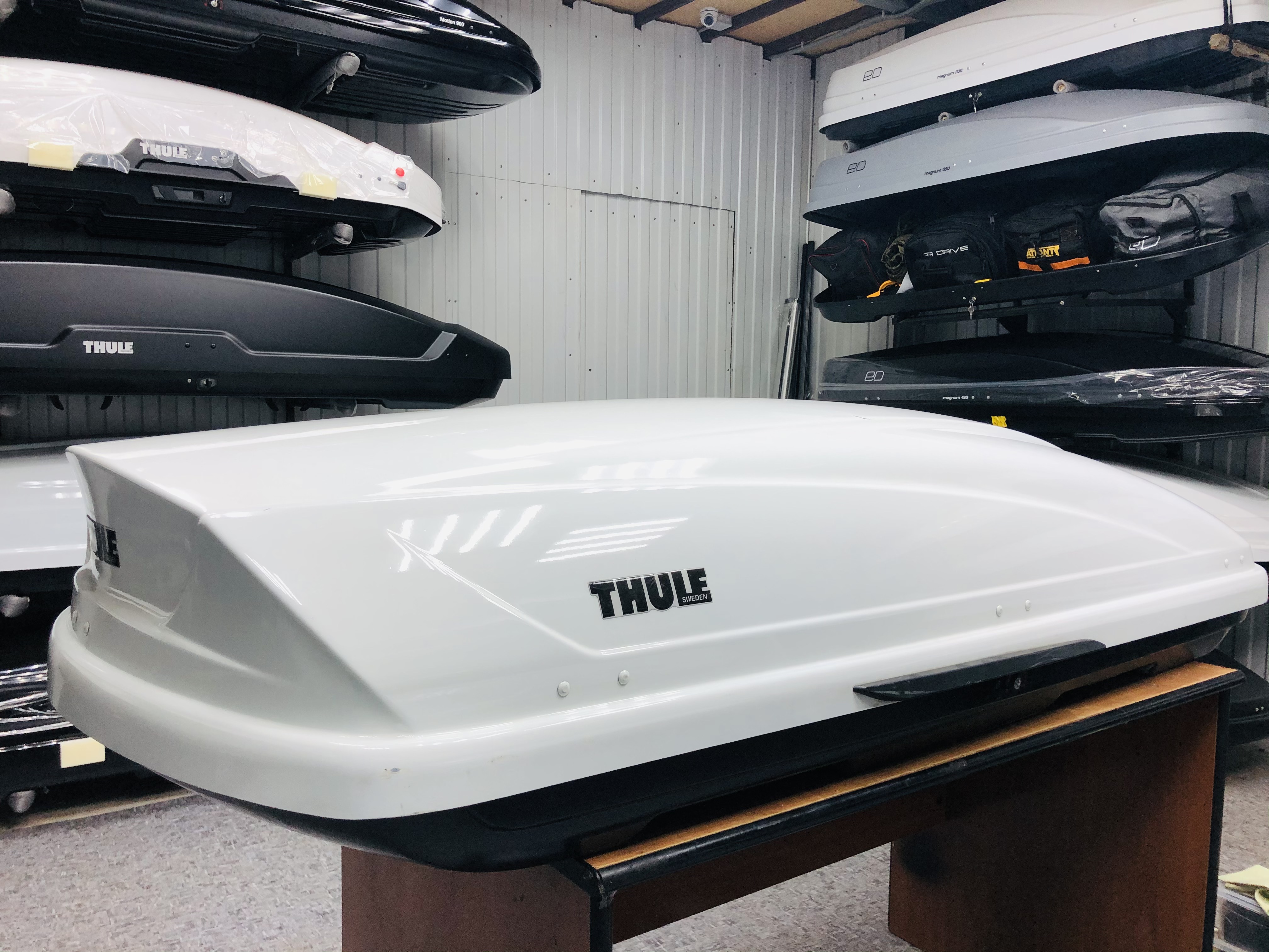 Автобокс Thule Motion 800 белый глянцевый Б/У ремонтный