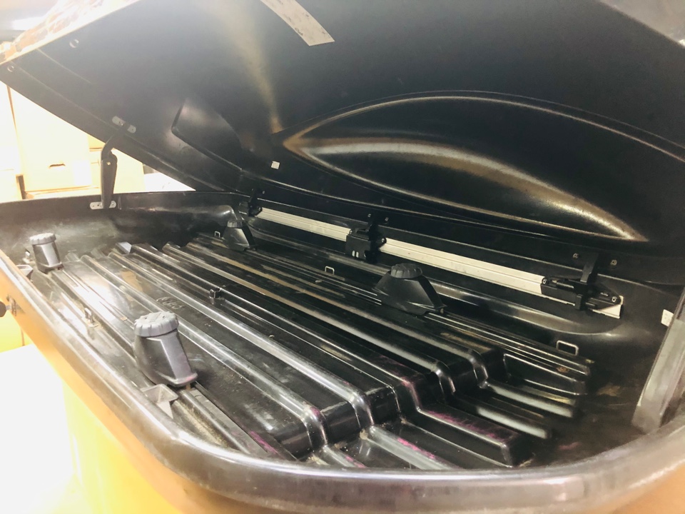 Автобокс Thule Atlantis 200 чёрный глянцевый