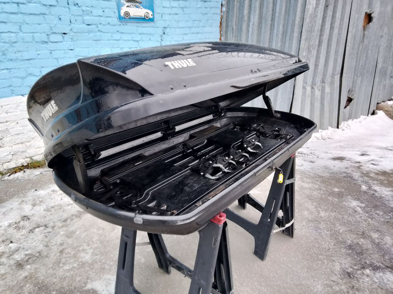 Автобокс Thule Motion 200 чёрный глянцевый Б/У 002 Э