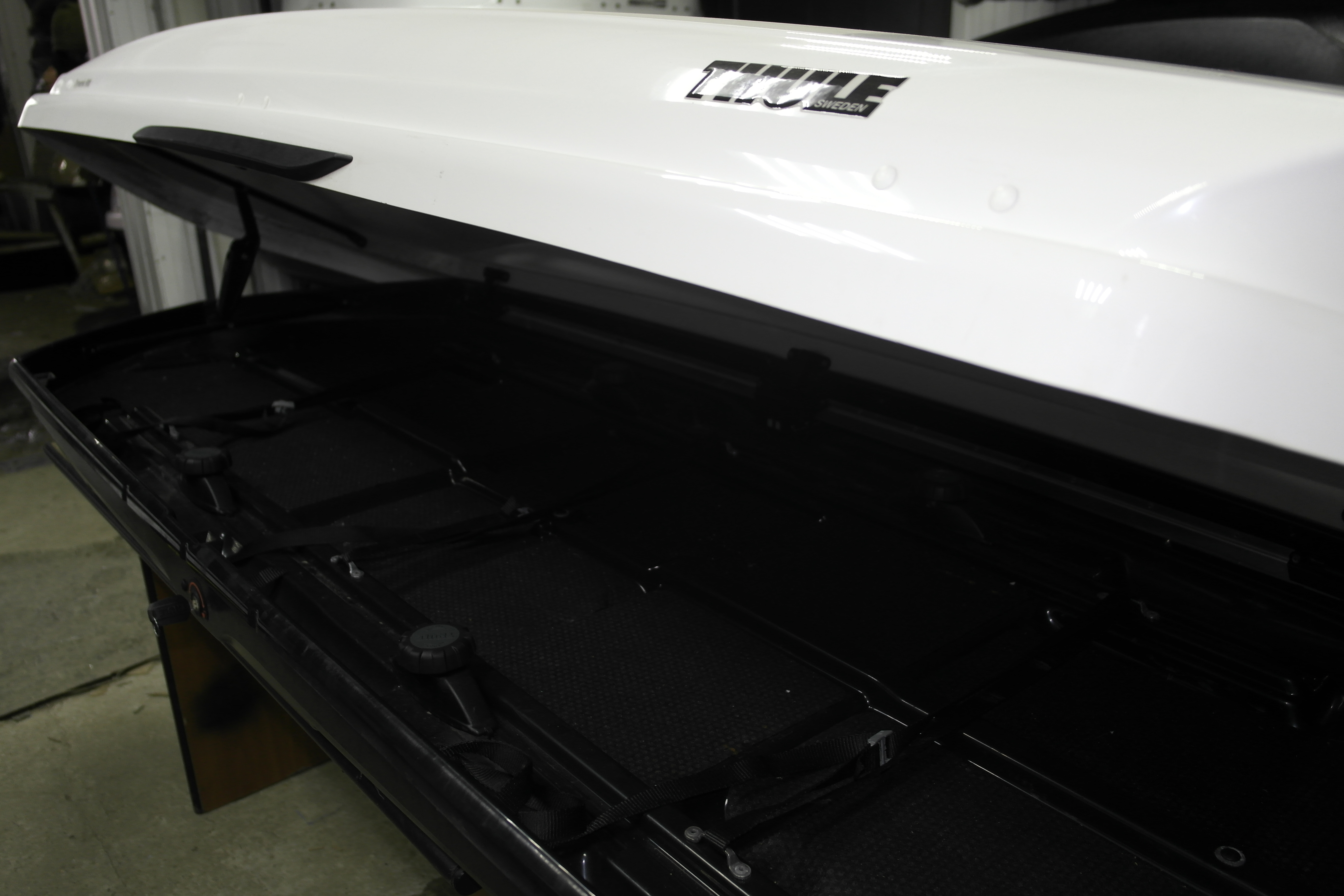 Автобокс Thule Dynamic 900 белый глянец Б/У