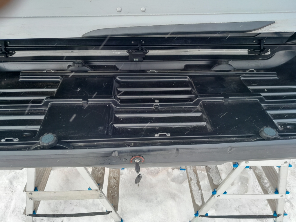 Автобокс Thule Motion 900 серый глянец б/у