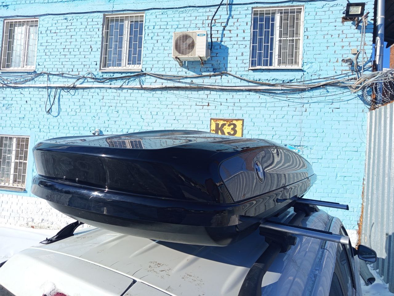 Автобокс BMW чёрный/серый глянцевый двусторонний