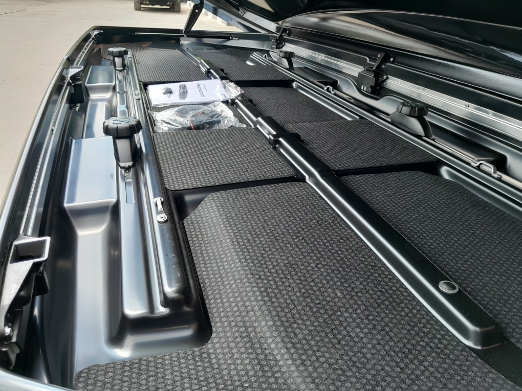 Автобокс Thule Dynamic 900 серый глянцевый Б/У