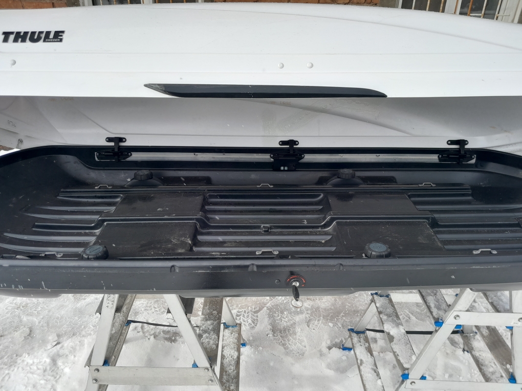Автобокс Thule Motion 800 белый глянцевый Б/У ремонтный