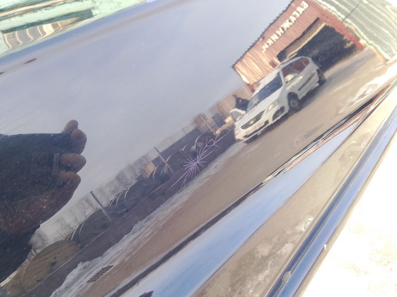 Автобокс Thule Touring M чёрный глянец Б/У 001 Э