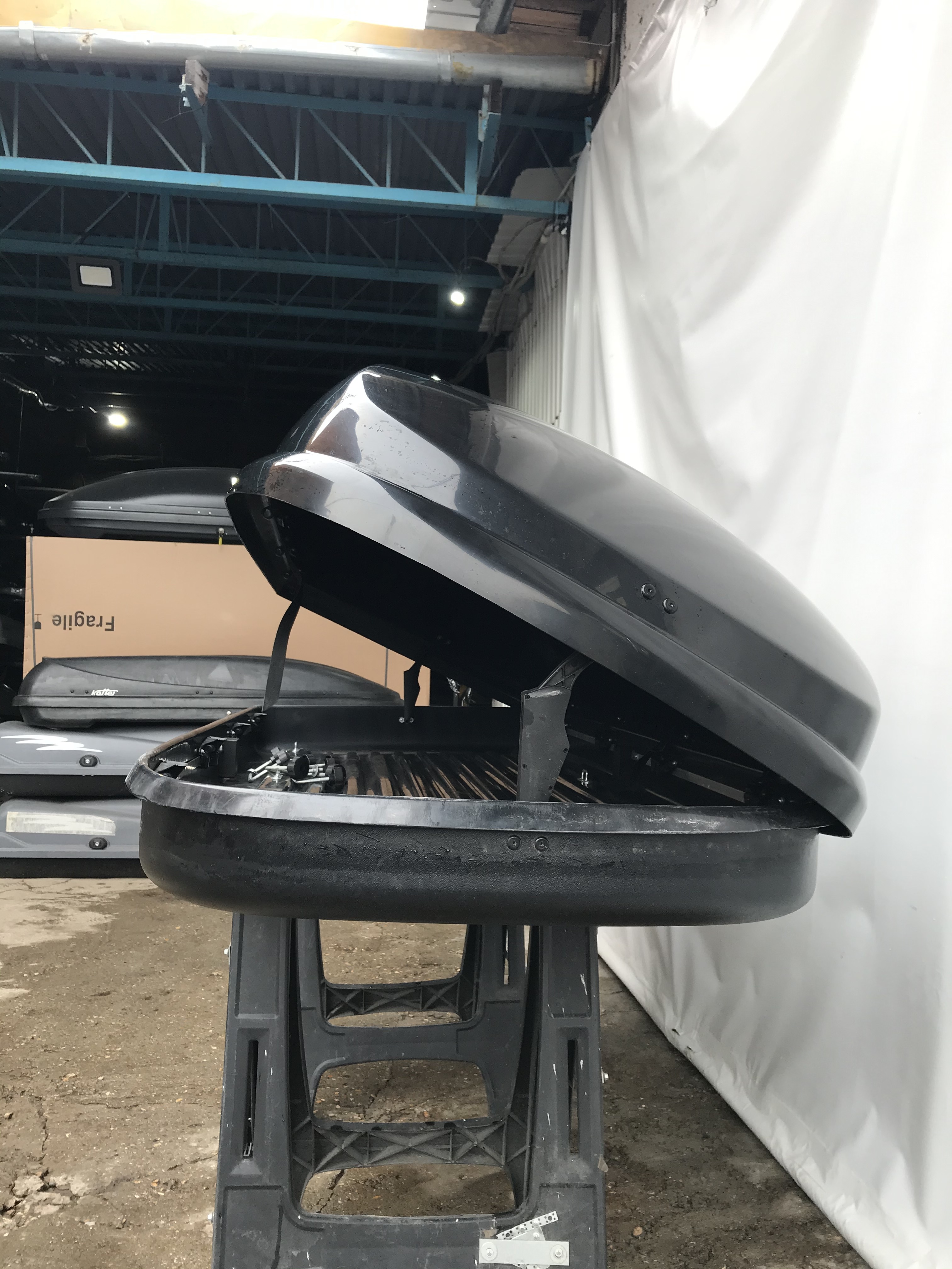 Автобокс Saturn 650 чёрный глянцевый двухсторонний Б/У