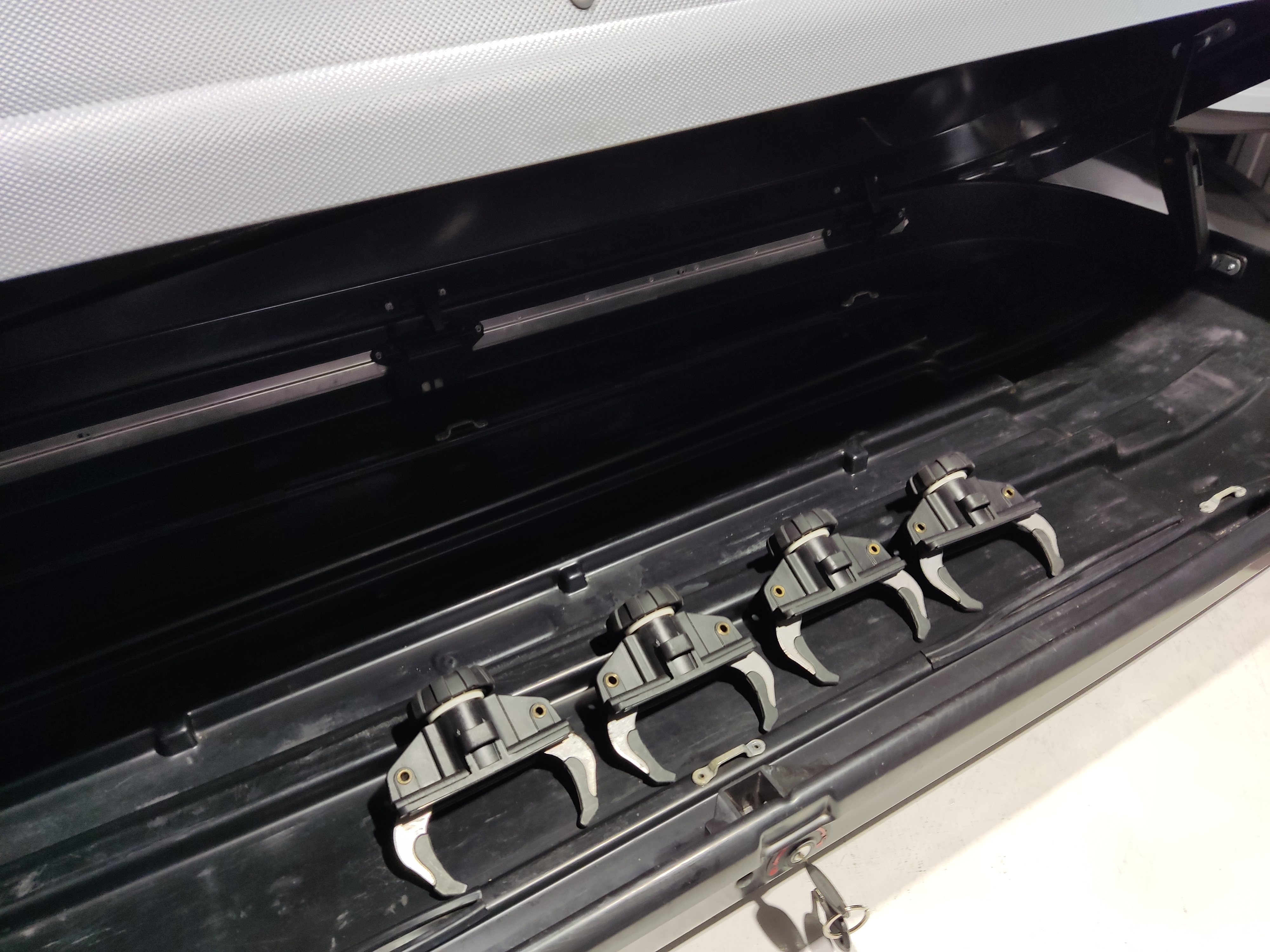 Автобокс Thule Touring 780 серый матовый Б/У