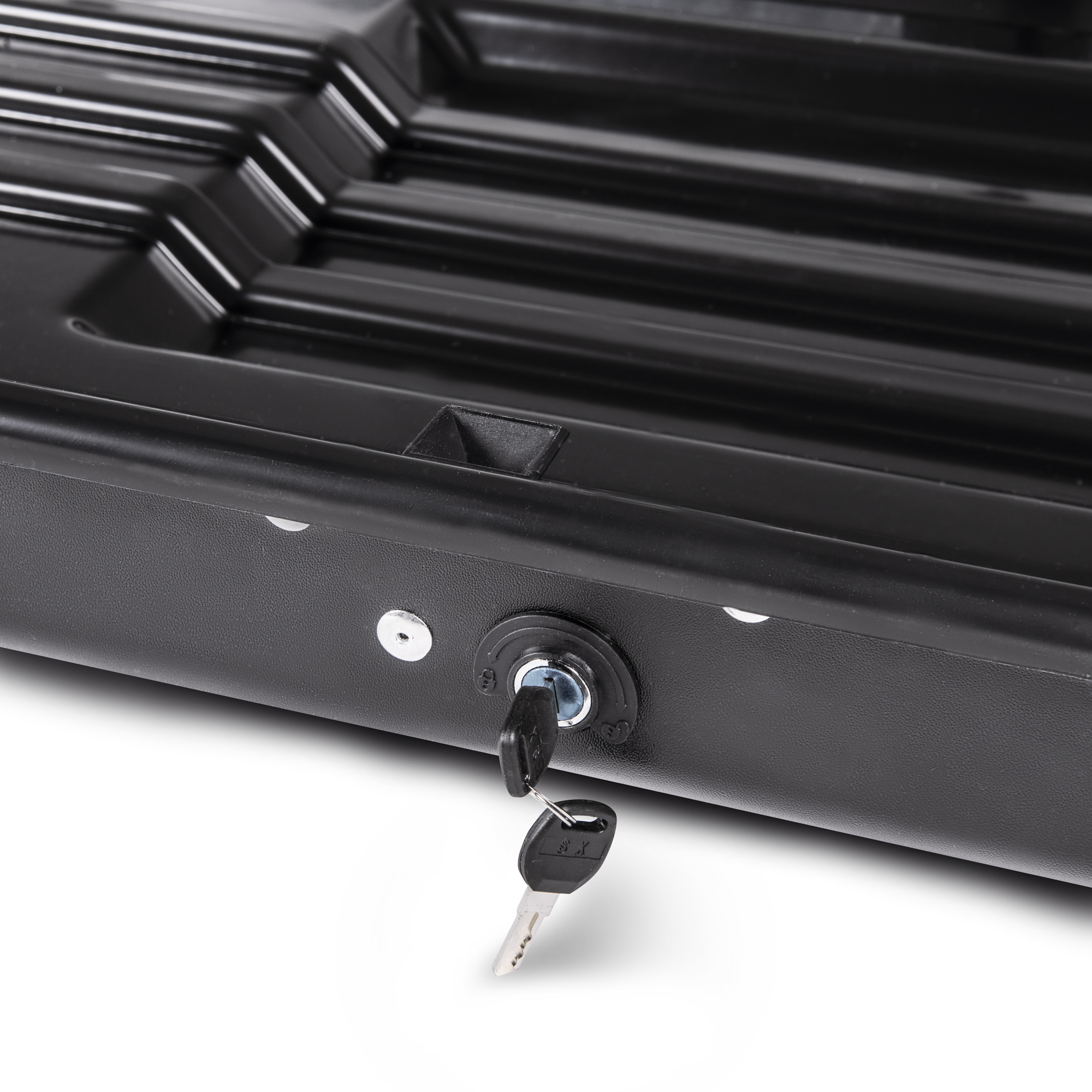 Автобокс на крышу MaxBox PRO / Maksima-List 520 white glossy (МаксБокс ПРО / Максима-Лист 520 белый глянцевый)