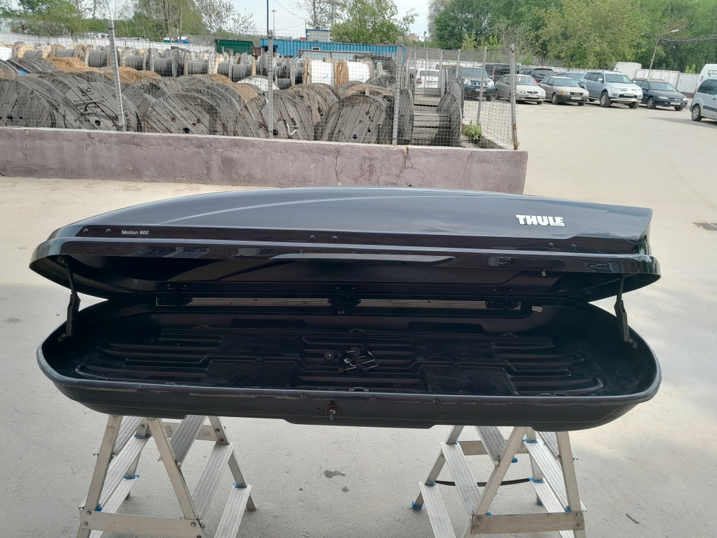 Aвтобокс Thule Motion 800 чёрный глянец б/у (ТМ-800В №022)