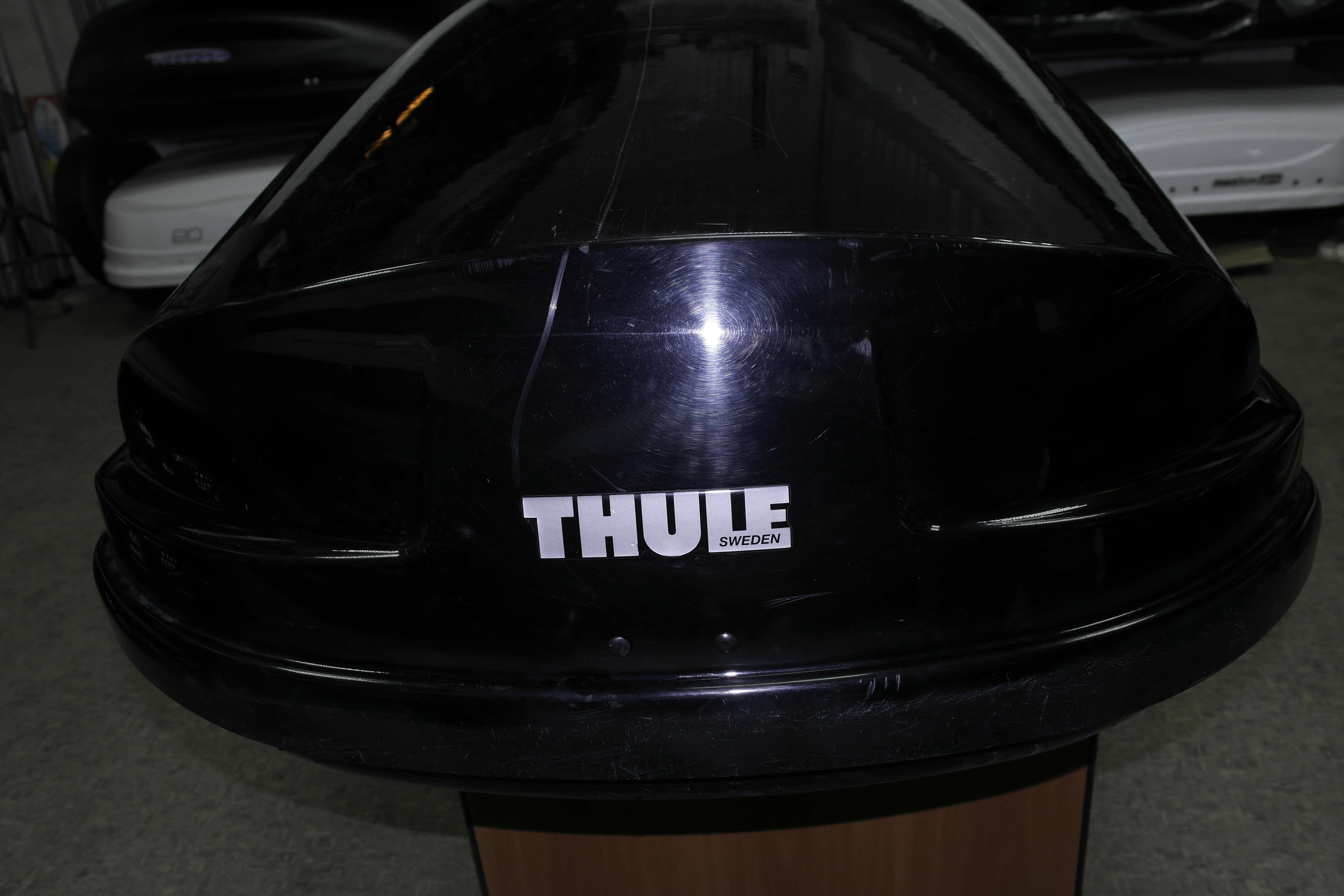 Автобокс Thule Atlantis 900 чёрный глянцевый Б/У
