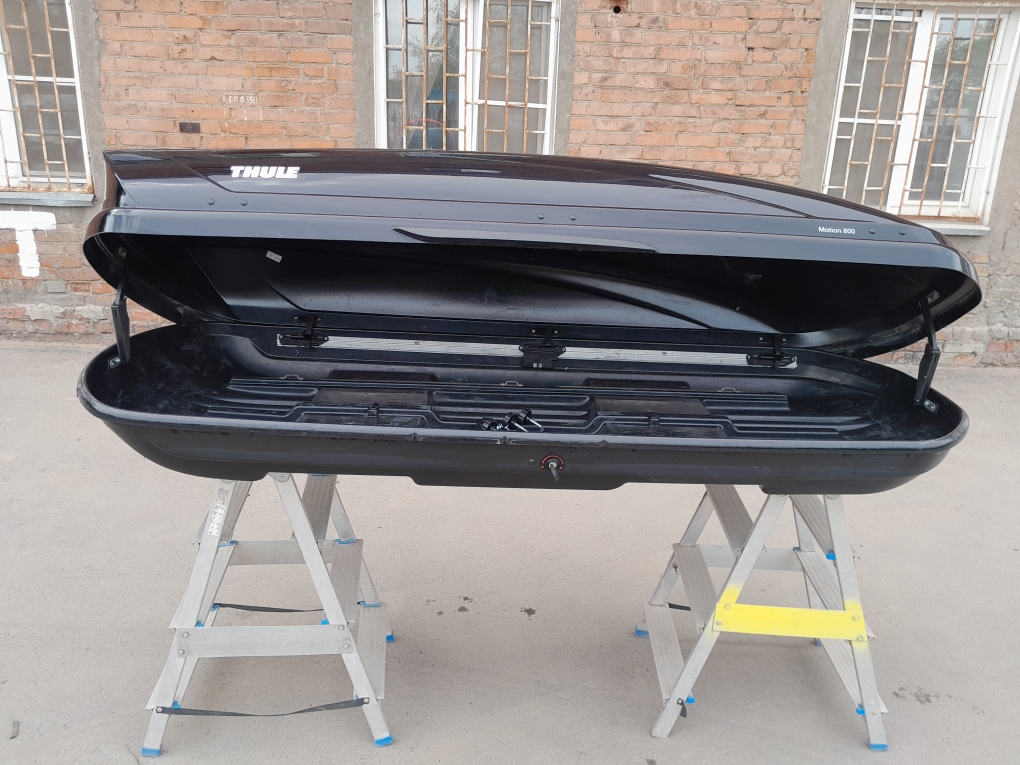 Aвтобокс Thule Motion 800 чёрный глянец б/у (ТМ-800В №022)