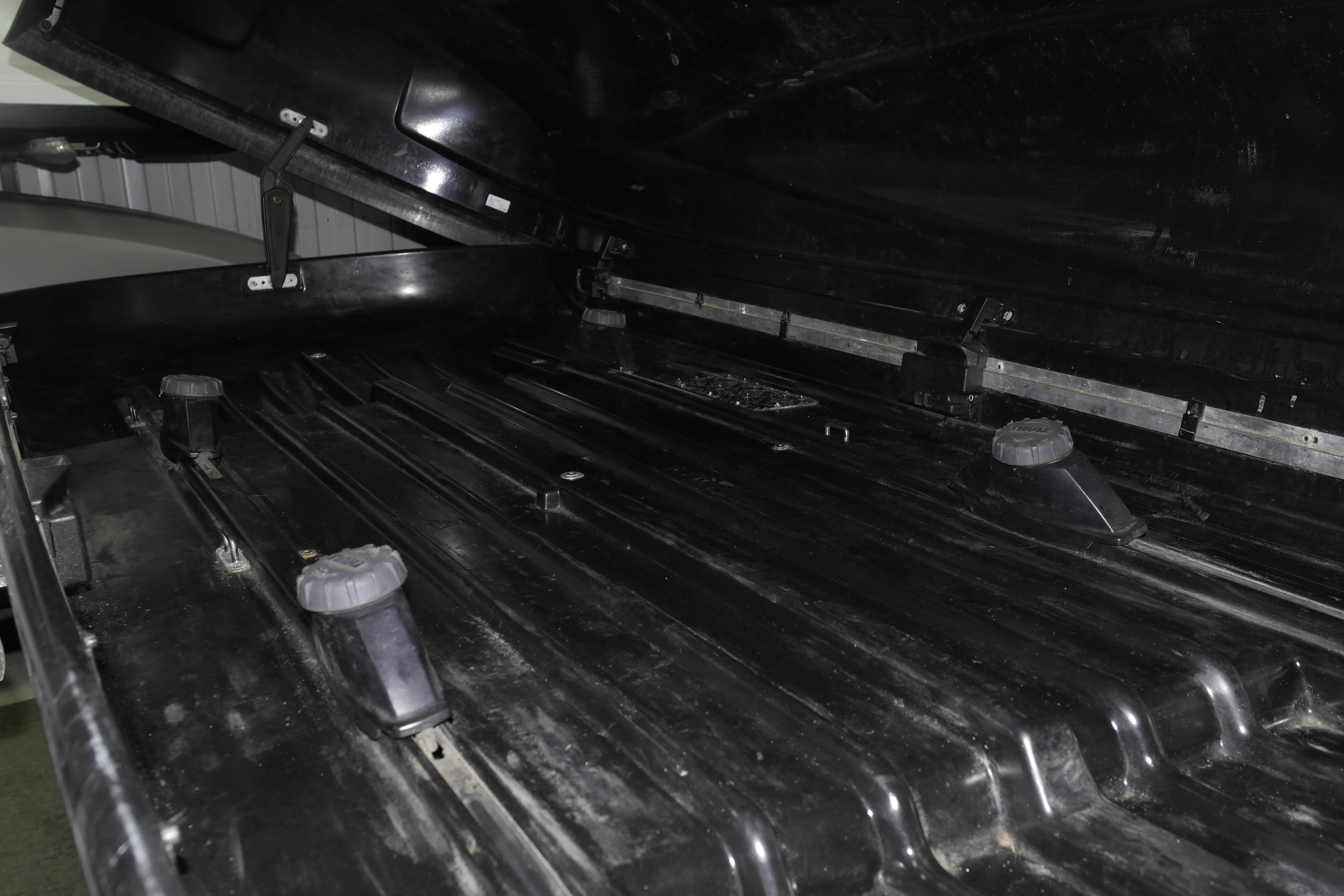 Автобокс Thule Atlantis 900 чёрный глянцевый Б/У