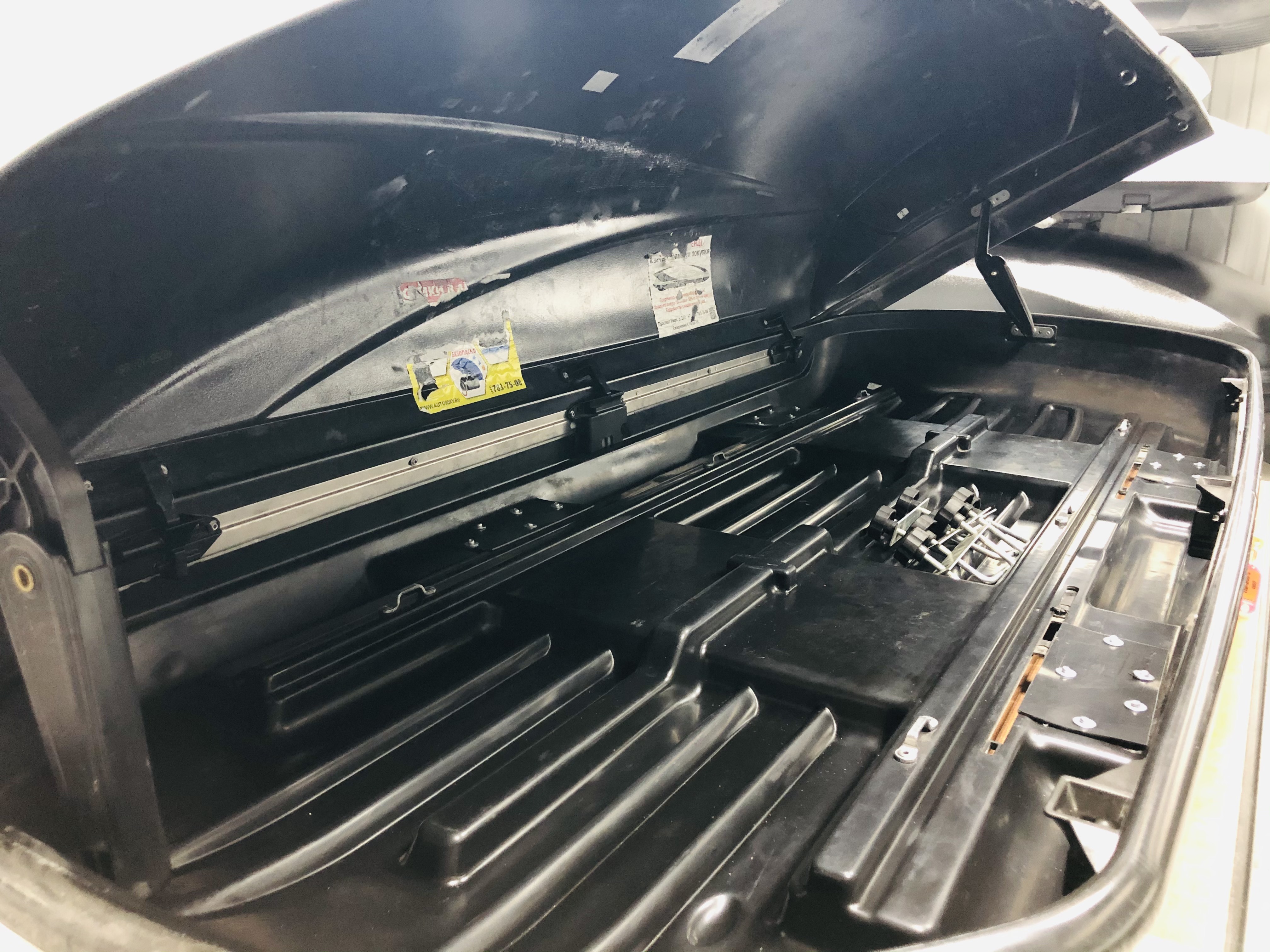 Автобокс Thule Motion 800 белый глянцевый Б/У ремонтный