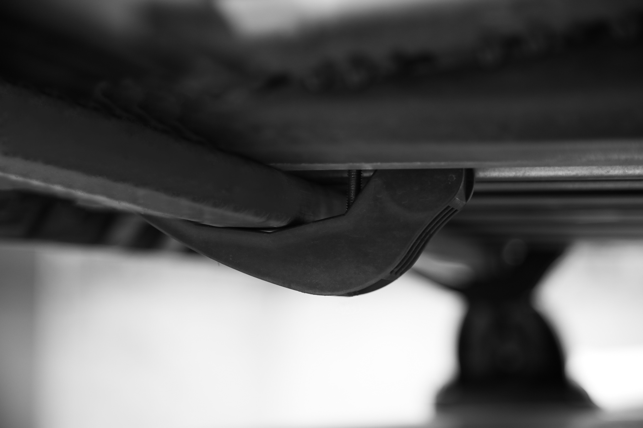 Автобокс на крышу LUX Tavr 175 white glossy (Люкс Тавр 175 белый глянцевый)