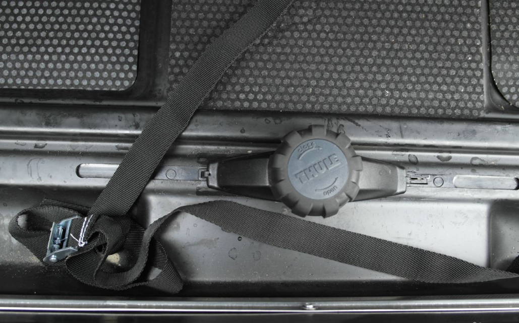 Автобокс Thule Dynamic 800 чёрный глянец Б/У