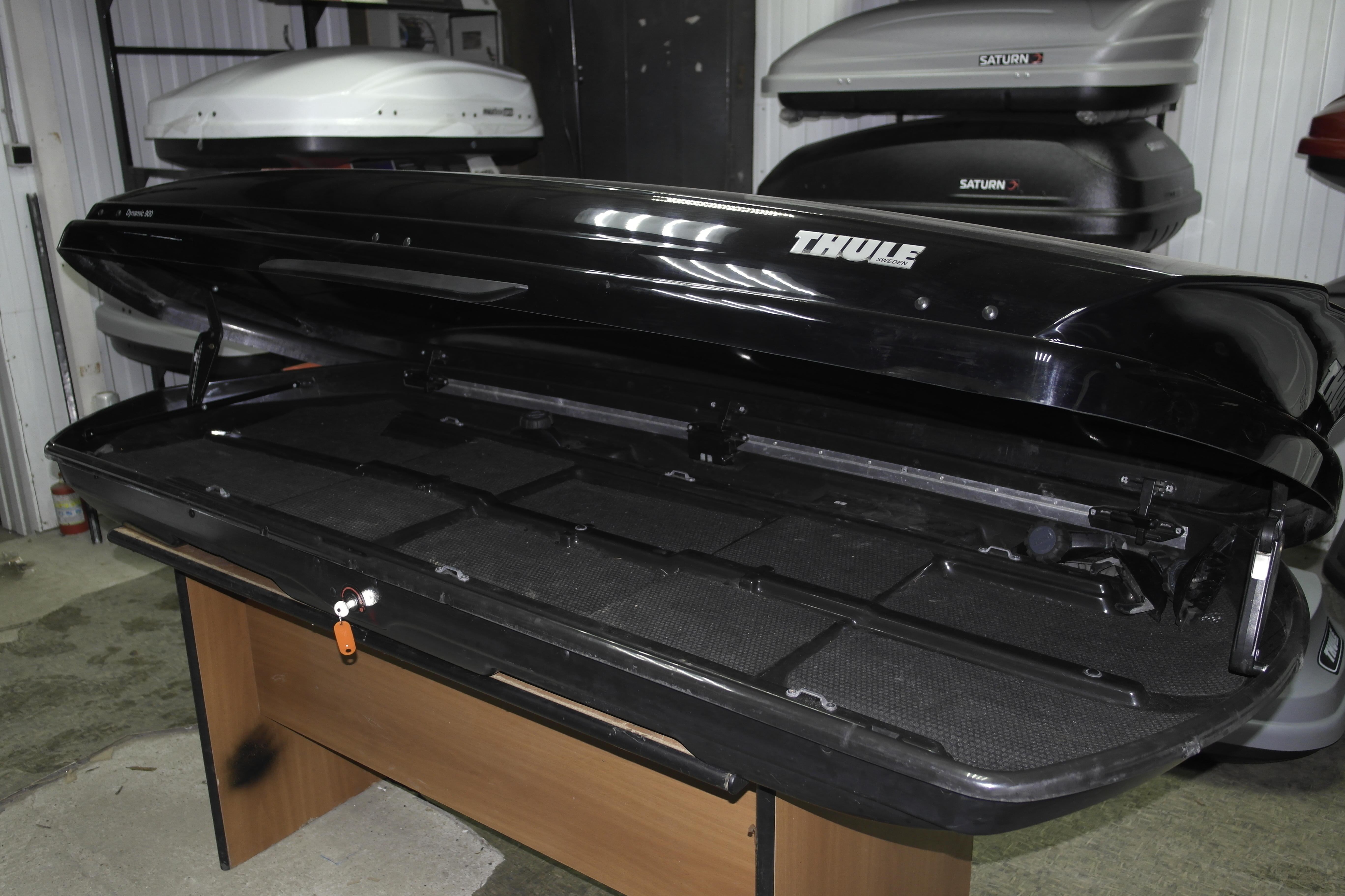 Автобокс Thule Dynamic 900 чёрный глянец Б/У